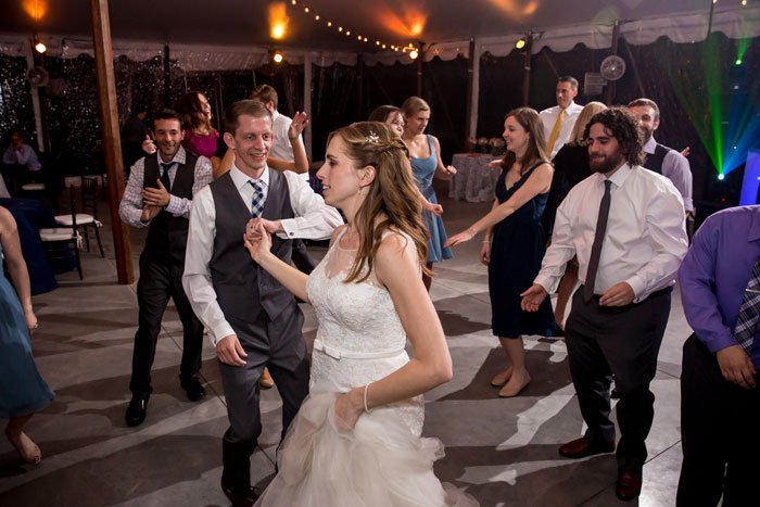 Springton Manor wedding parties dancing.